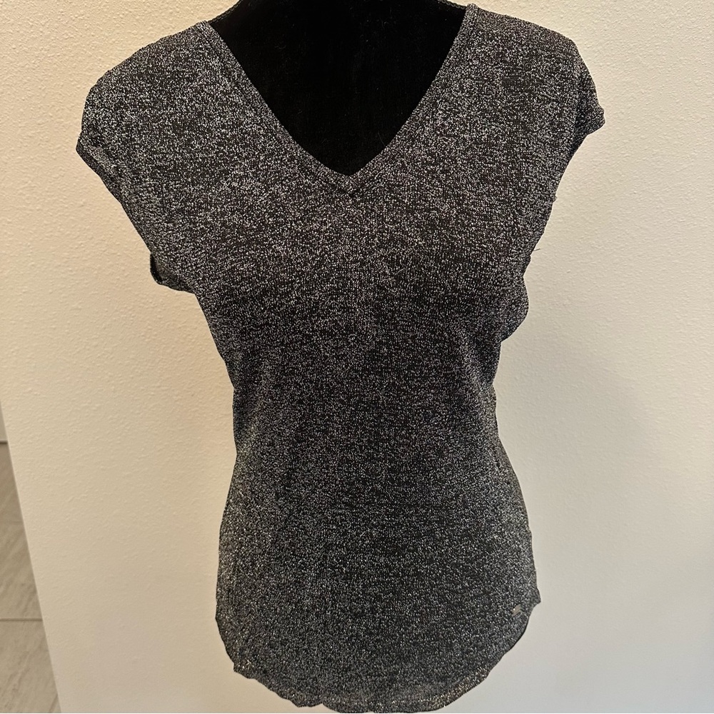 GUESS SILVER SPARKLE TOP✨✨